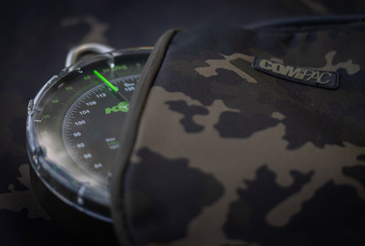 Korda Reuben Heaton Scale 54kg + Pouch Dark Kamo - description 04