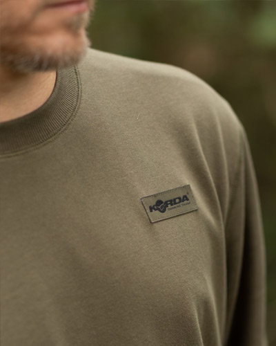 Sweat Korda Patch Crewneck Dark Olive - description 04